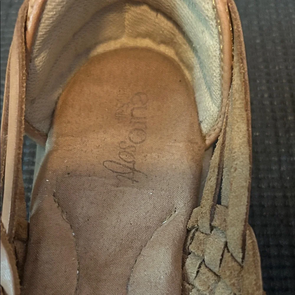 Women's Tan Woven Leather huaraches - Picture 2 of 6